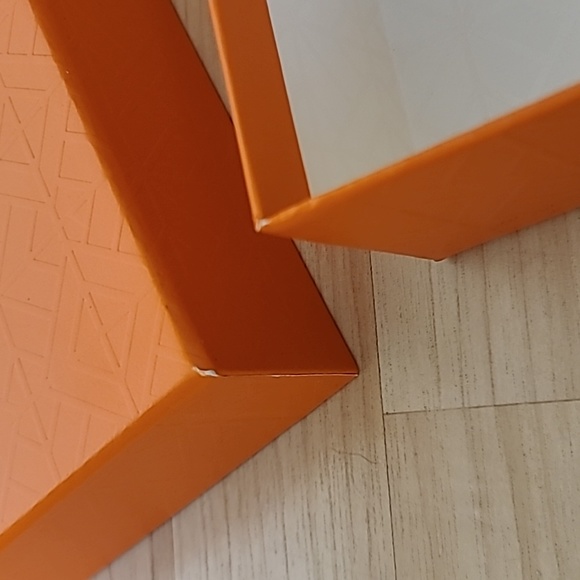 Tory Burch Empty Box Gift Box 10"× 7 1/2" ×2" - Picture 4 of 7